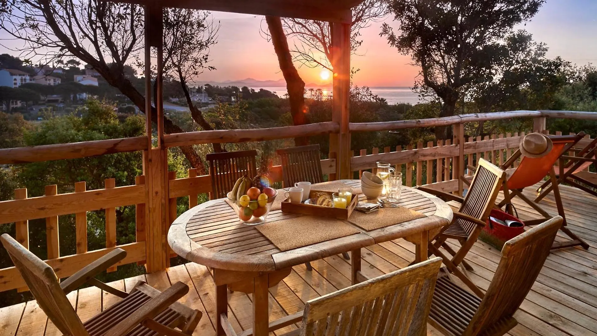 Campsite Camping Au Paradis Des Campeurs Premium Roquebrune-sur-Argens France