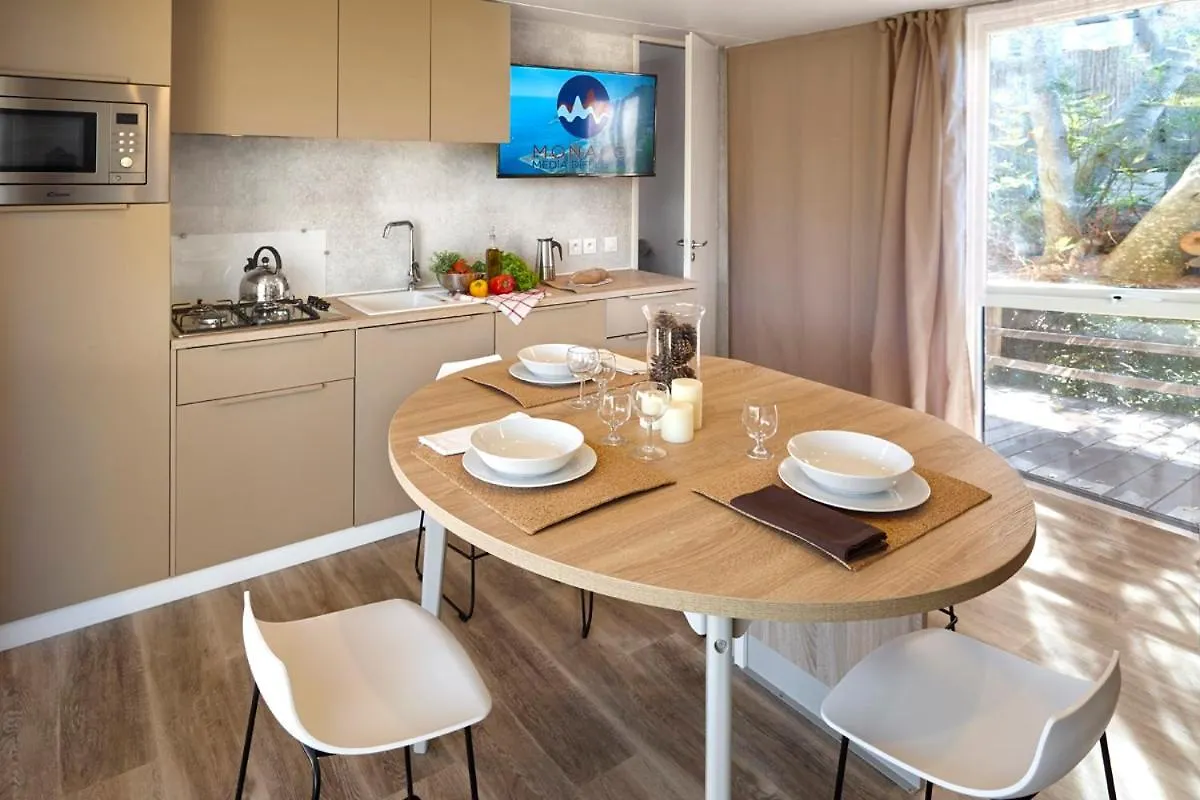 Campsite Camping Au Paradis Des Campeurs Premium Roquebrune-sur-Argens
