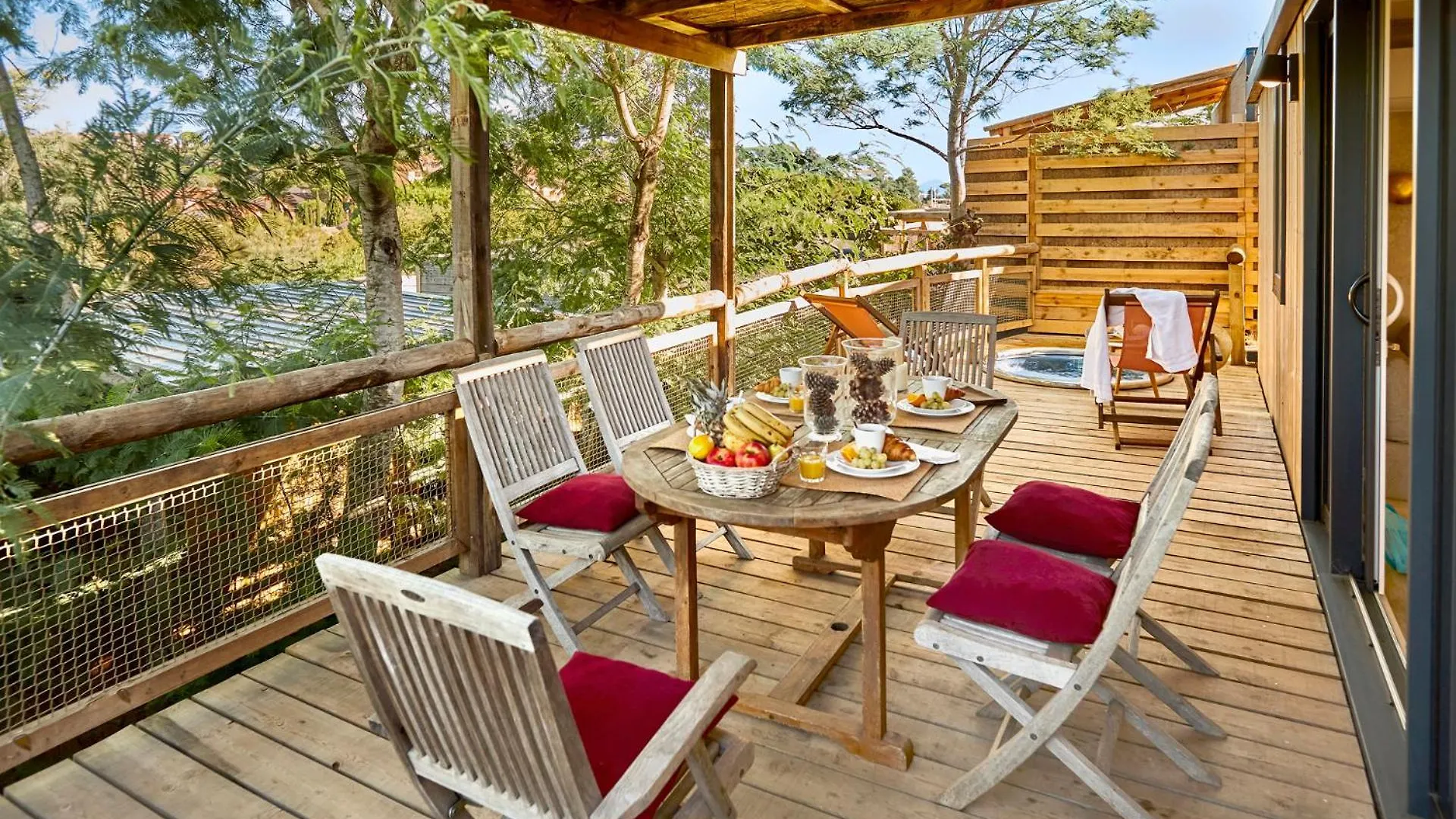 Campsite Camping Au Paradis Des Campeurs Premium Roquebrune-sur-Argens France